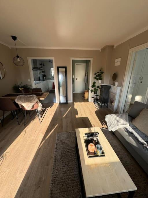 Appartement Koselig Pa Ostensjo Med Stor Uteplass